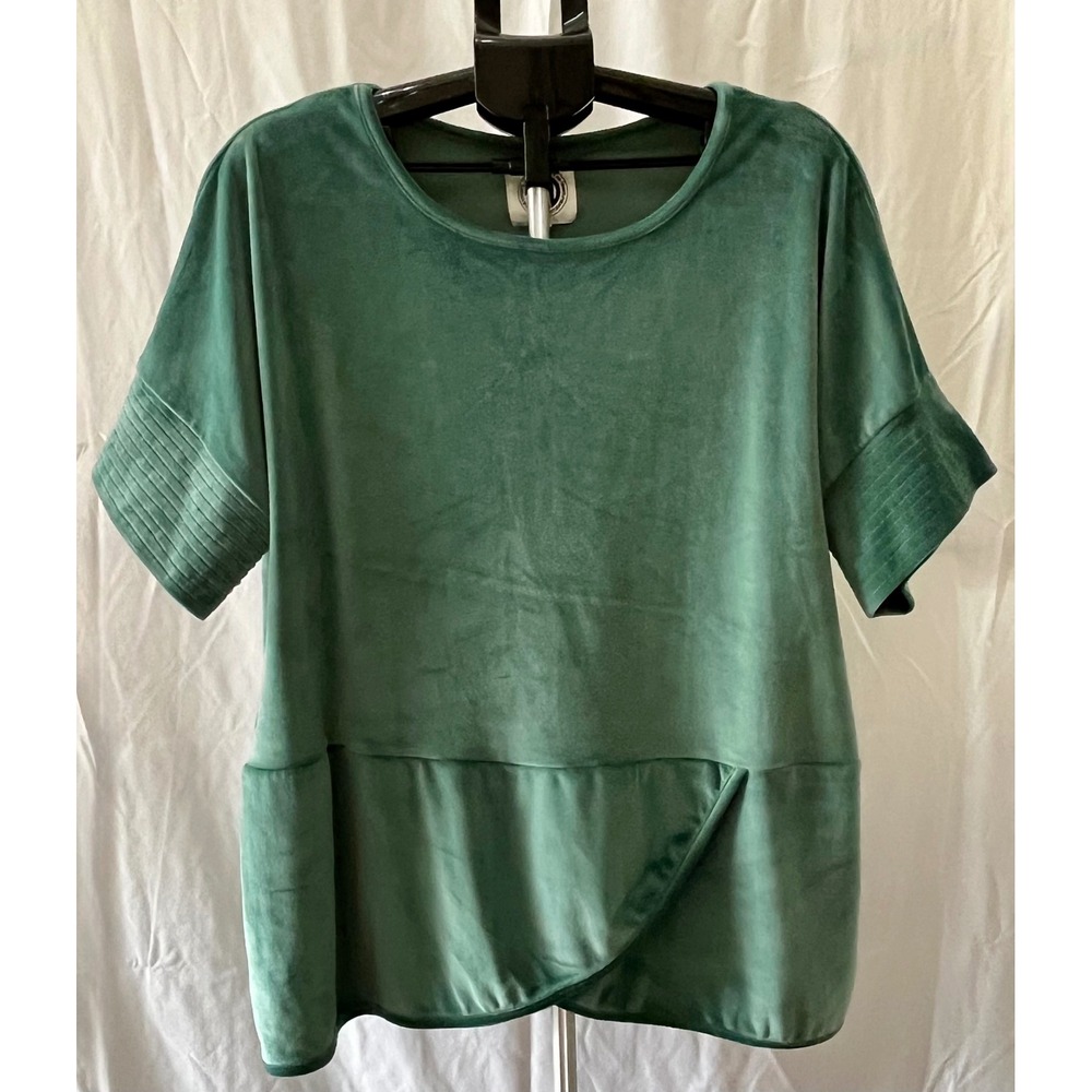 Green Short Sleeve Tee with Pleated Cuff